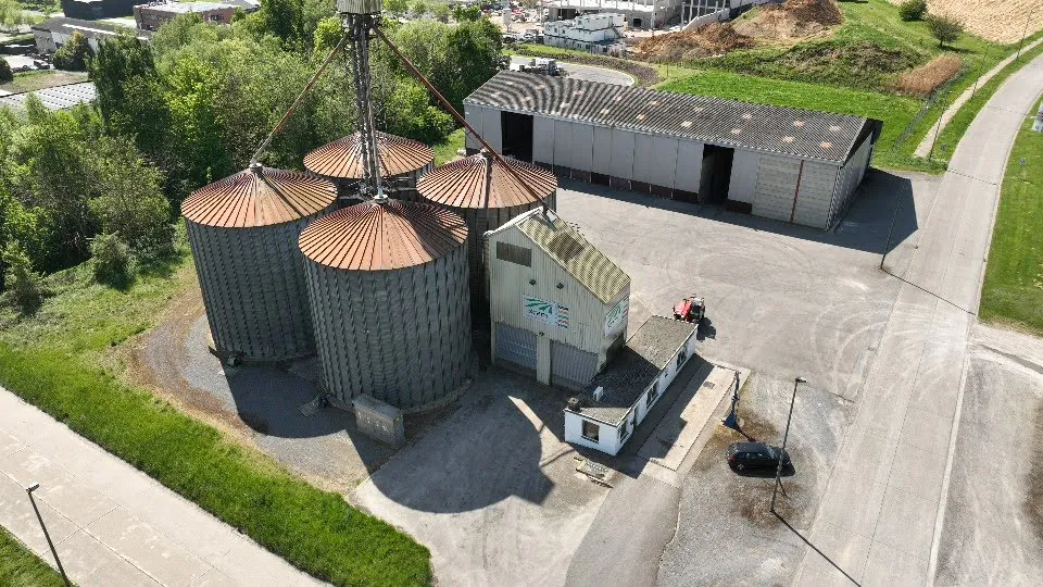 Photo aérienne du dépôt de Isnes