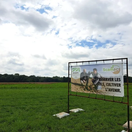 Placement de b&acirc;che pour faire la promotion de notre club