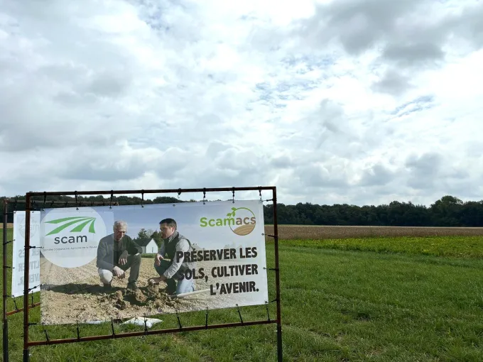 Placement de b&acirc;che pour faire la promotion de notre club