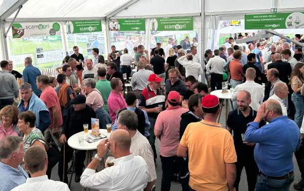 Vue d'ensemble sur le stand lors de la foire de l